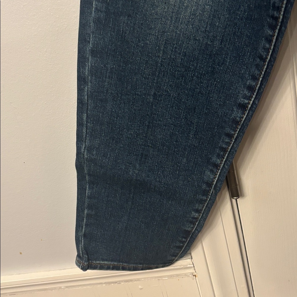Levi's High-Waisted Mom Jeans - Dark Blue Denim size 4/27 new with tags - Picture 6 of 6
